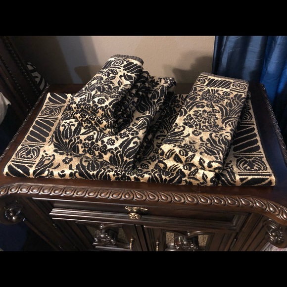 Wellesley Manor Towel Set